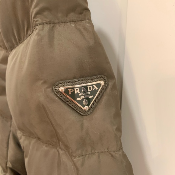 Prada puffer jacket size 40. Like new - Picture 3 of 5